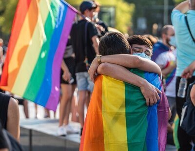 La Generalitat alerta de grupos que quedan para "cazar homosexuales" en Cataluña