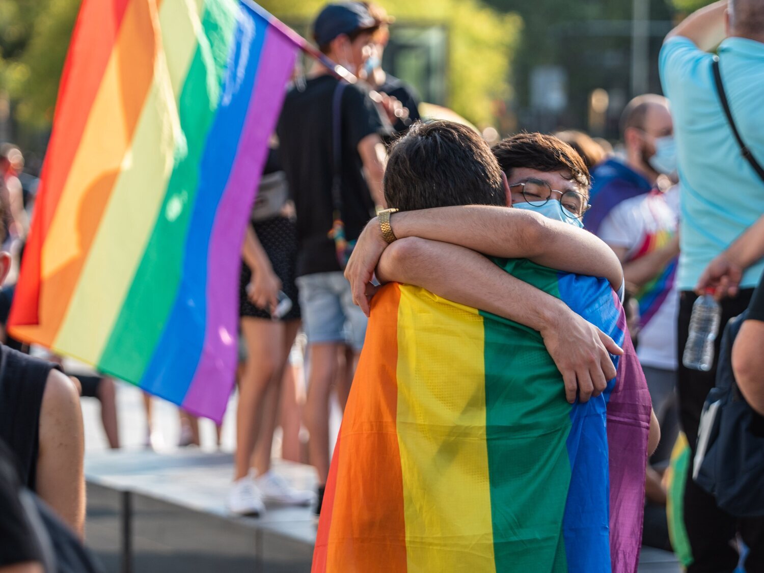 La Generalitat alerta de grupos que quedan para "cazar homosexuales" en Cataluña