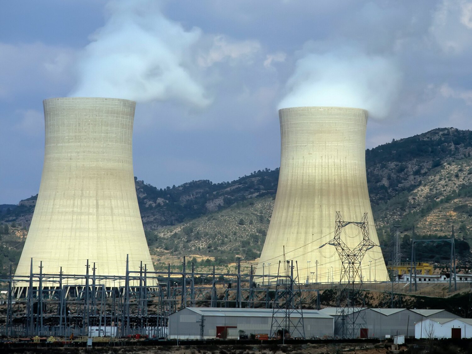 El chantaje de las eléctricas: amenazan con cerrar nucleares tras el plan del Gobierno para bajar la luz