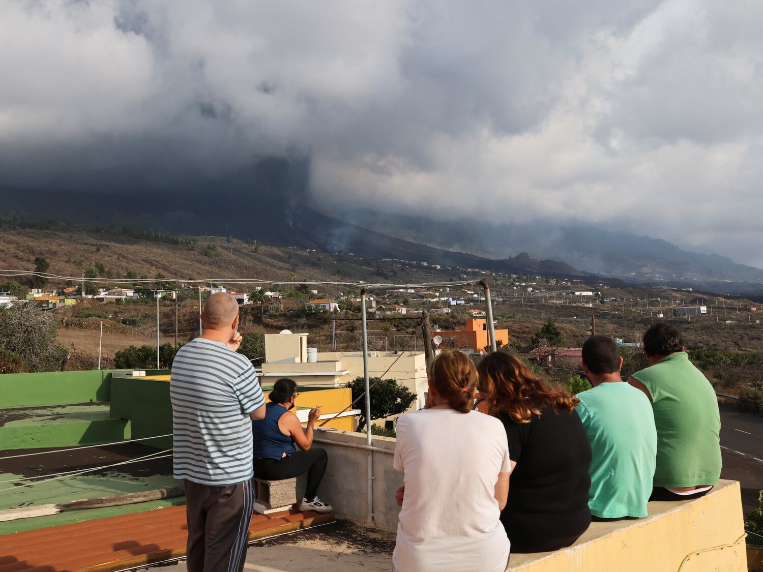 Bulo de la extrema derecha: ni hay víctimas del volcán de La Palma en polideportivos ni migrantes en hoteles de lujo