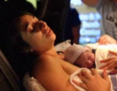 Una mujer tiene que pagar 1.800 euros por una sala de parto cuando dio a luz en su coche