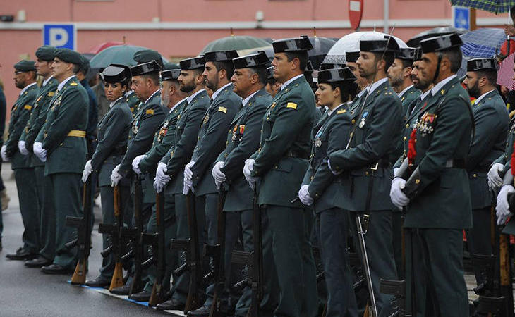 No hay chalecos adaptados para las mujeres de la Guardia Civil