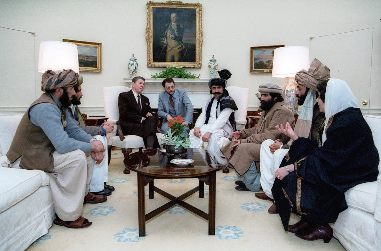 Talibanes en la Casa Blanca, 1985