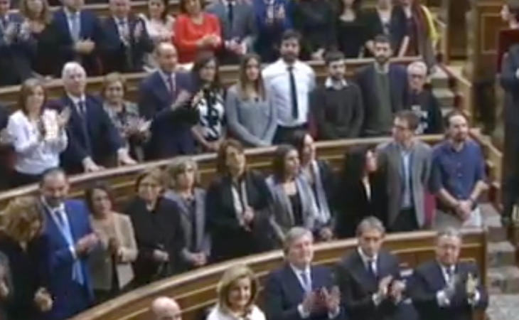 Unidos Podemos no aplaude al Rey ni al himno.