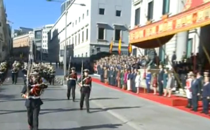 Desfile militar que cierra la apertura de la XII Legislatura