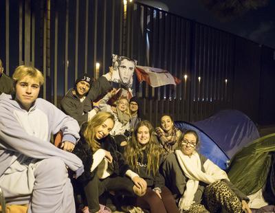 Fans de Justin Bieber llevan durmiendo tres meses en la calle para ver a su ídolo