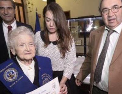 Una mujer de 94 años se licencia en Química