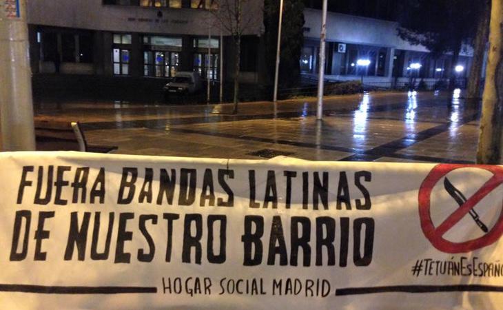 Pancartas de manifestaciones racistas