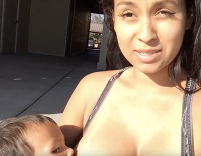 Esta madre es criticada a diario por subir vídeos dando de mamar a sus hijos en Youtube