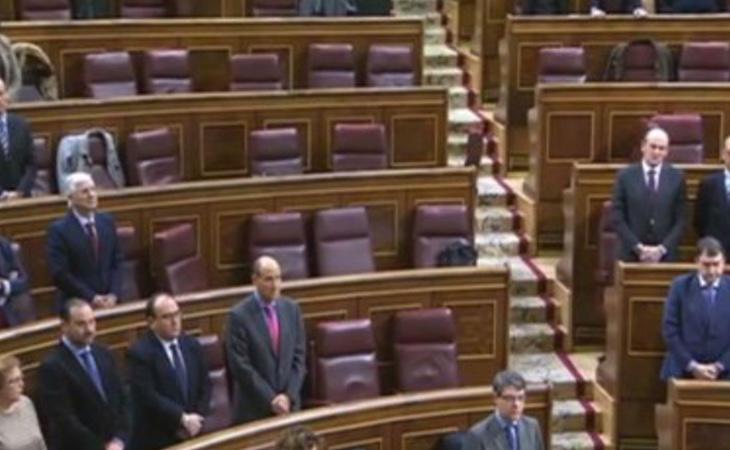 La bancada de Podemos permaneció vacía durante el minuto de silencio por Barberá