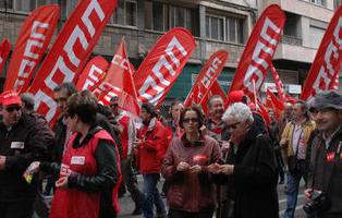 CCOO y UGT convocan manifestaciones contra el Gobierno: Rajoy arranca con enfrentamiento