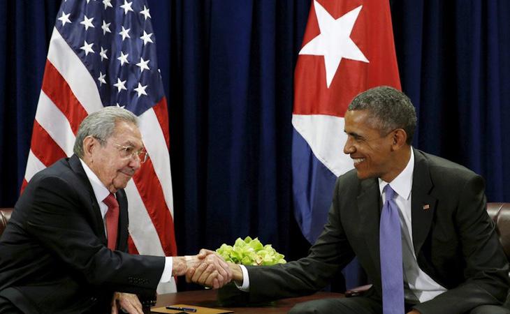 Barack Obama y Raúl Castro se daban la mano en la histórica visita del presidente de EEUU a Cuba