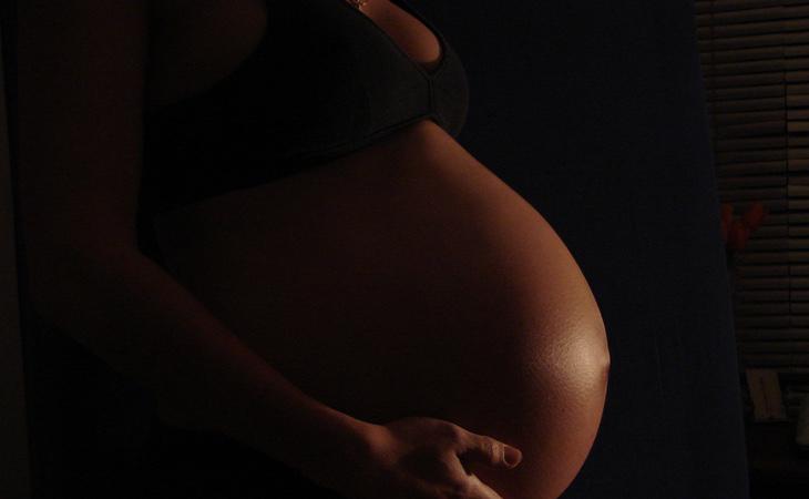 El consumo de drogas y alcohol durante el embarazo provoca la drogadicción en los recién nacidos