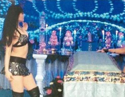 Contratar a una stripper, la última moda en funerales