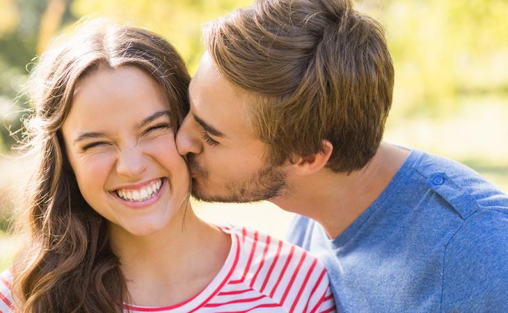 Cuando ellas interpretan un gesto de amistad, ellos están enviando una señal sexual