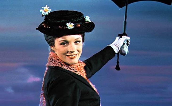 Mary Poppins, interpretada por Julie Andrews