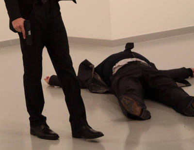 Muere tiroteado el embajador ruso en Turquía