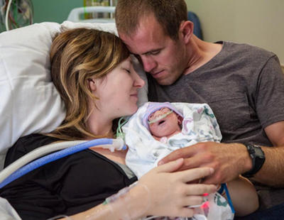 Una mujer da a luz a su hija, enferma terminal, para poder donar sus órganos