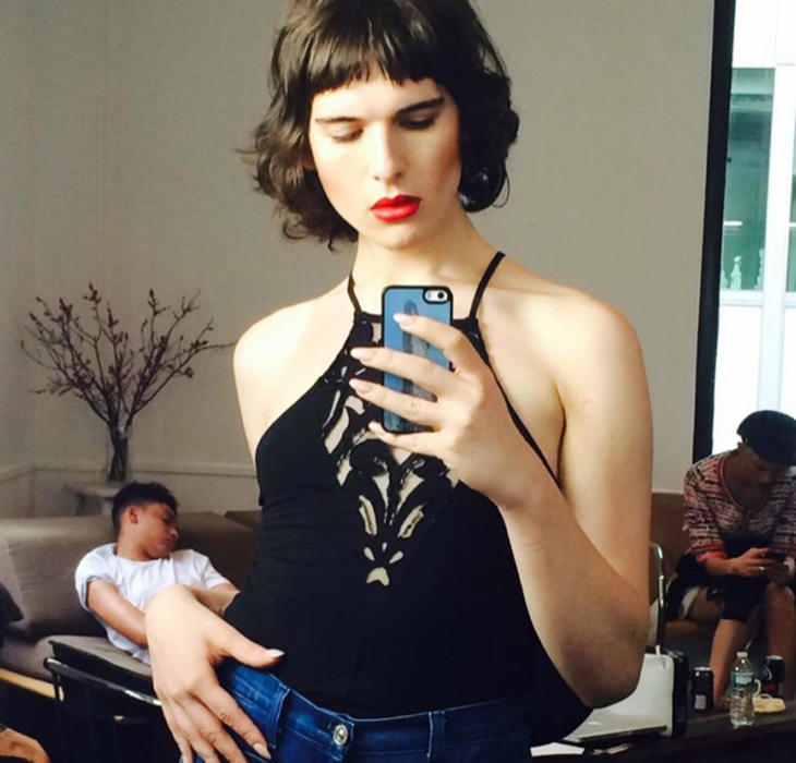 Hari Nef, nominada como la mejor modelo de 2016