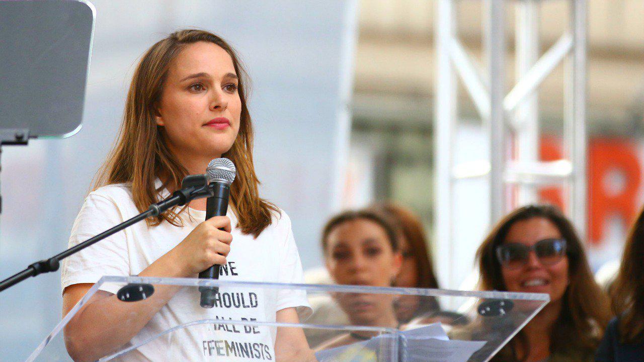 Natalie Portman durante la Women's March desde Los Angeles