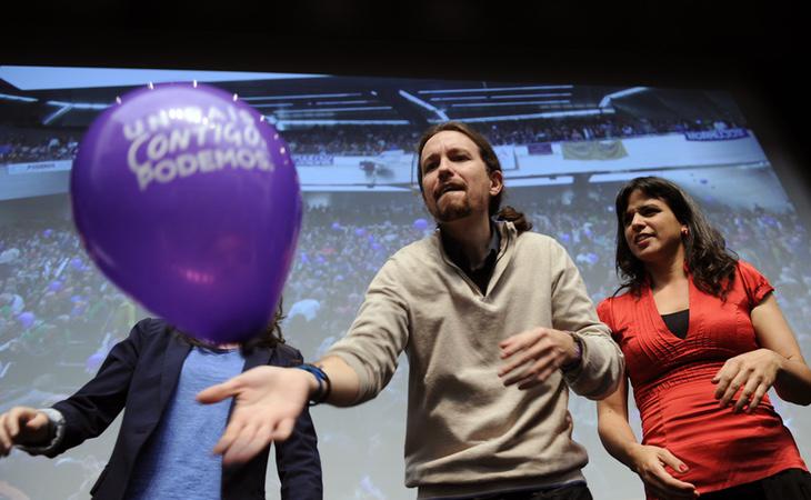 El secretario general, Pablo Iglesias, junto a la representante en la cámara andaluza, Teresa Rodríguez