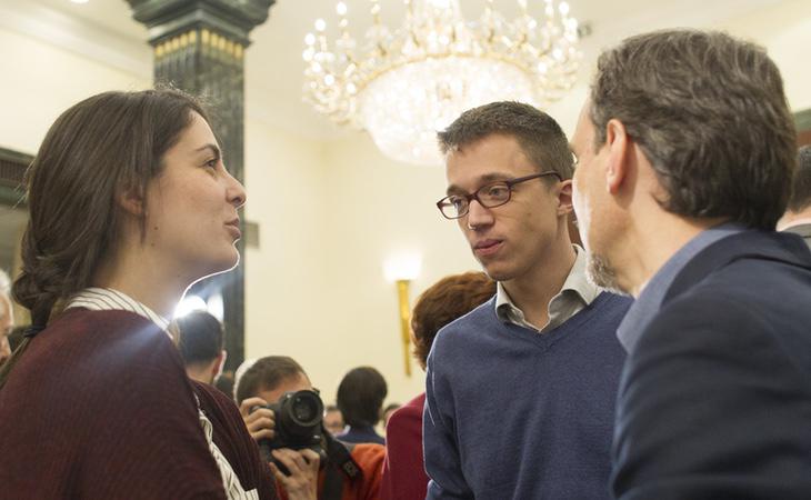 Íñigo Errejón, junto con el exportavoz en la Asamblea de Madrid, José Manuel López y la portavoz del Ayuntamiento de Madrid, Rita Maestre