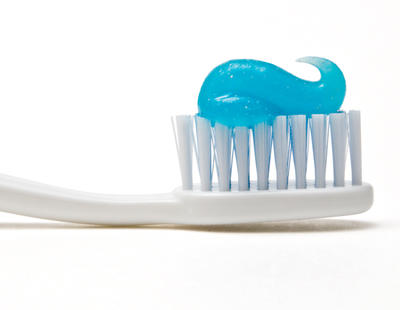 Un componente del chicle y de la pasta de dientes podría provocar cáncer