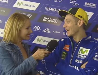 Esta periodista se ha convertido en viral por  insinuarse a Valentino Rossi