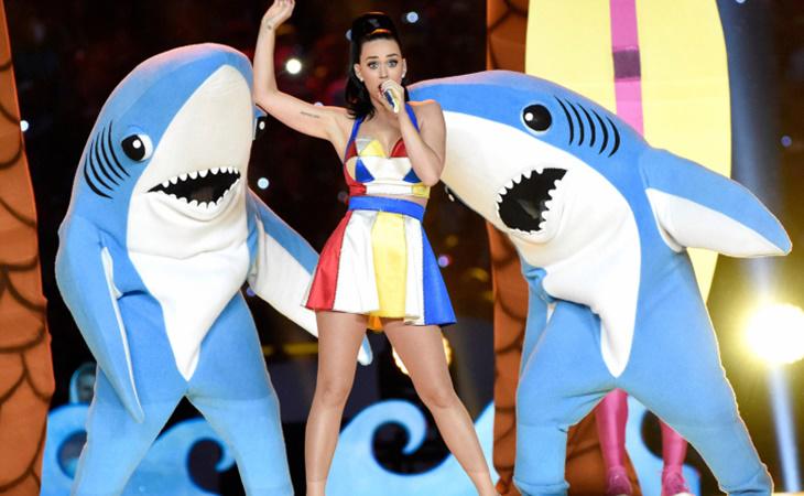 Katy Perry ofreció un espectáculo a todo color en la Super Bowl