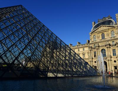 Un soldado francés dispara a un hombre armado que intentaba acceder al Louvre al grito de 'Alá es grande'