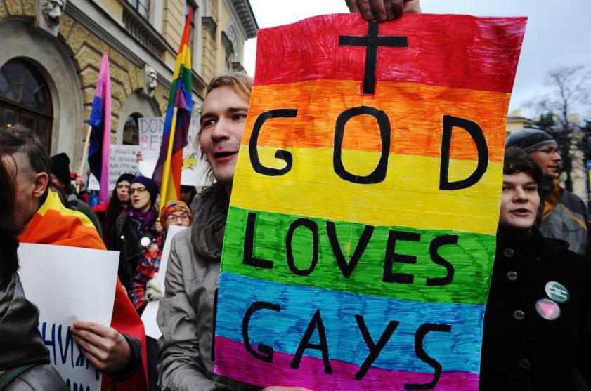 ¿Qué es más fácil, que la Iglesia acepte la homosexualidad o que desaparezca la religión?