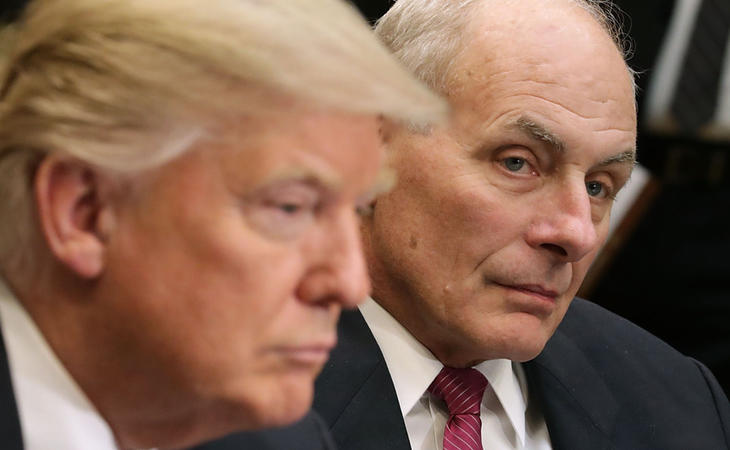 John Kelly junto a Donald Trump