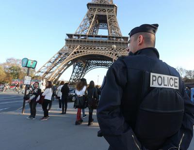 La Policía francesa asegura que la violación a un joven con una porra fue "accidental"