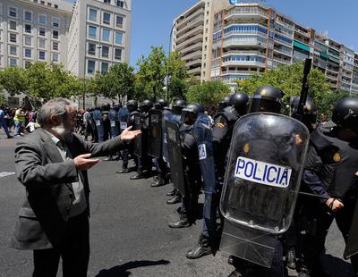 Ley Mordaza: hasta 30.000 euros de multa por subir el vídeo de un policía corriendo