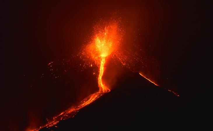 El Etna durante una erupción en 2015