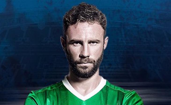 El jugador Miguel Layún denunció la decoración de Toys 'R' Us en Gaia