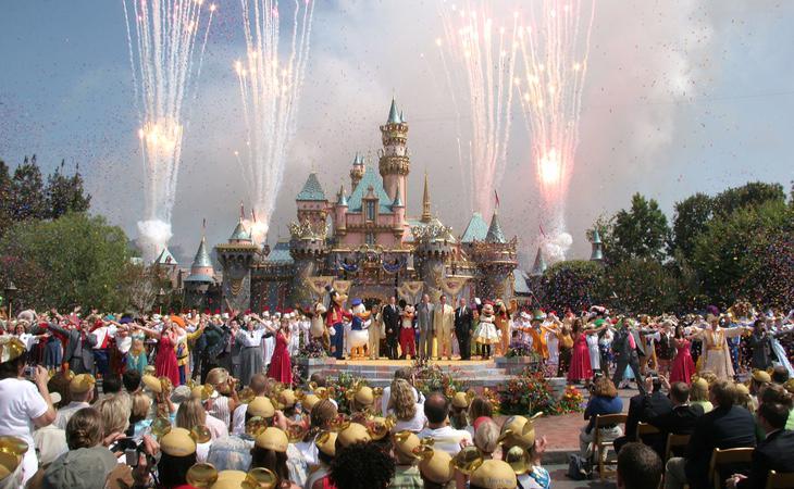 Imagen del 50º aniversario de la apertura de Disneyworld California