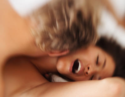 Multan a una mujer con 150 euros por "ruidos y golpes" en su cama