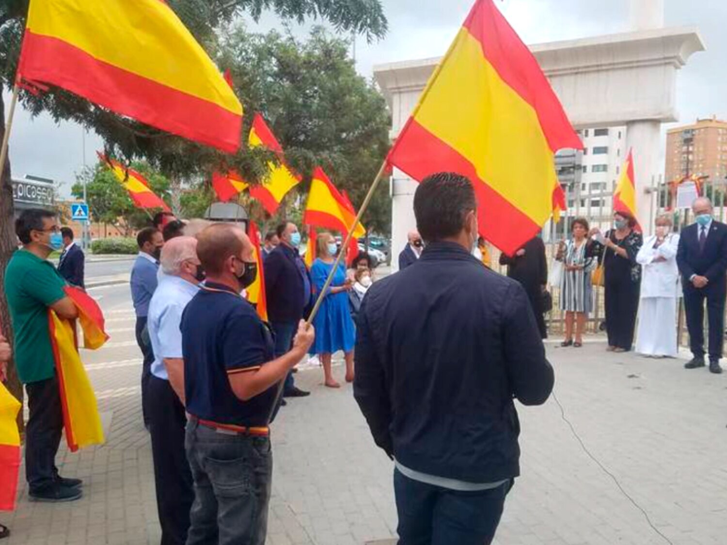 El alcalde de Málaga (PP) participa en un acto con franquistas en un homenaje a las "víctimas del bando nacional"
