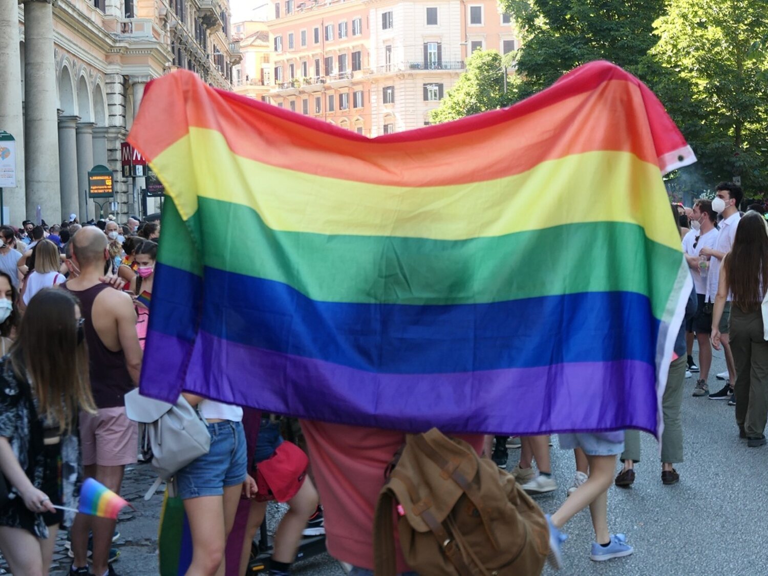 Agresión homófoba en Alicante: un menor golpea brutalmente a una pareja al grito de "maricón de mierda"