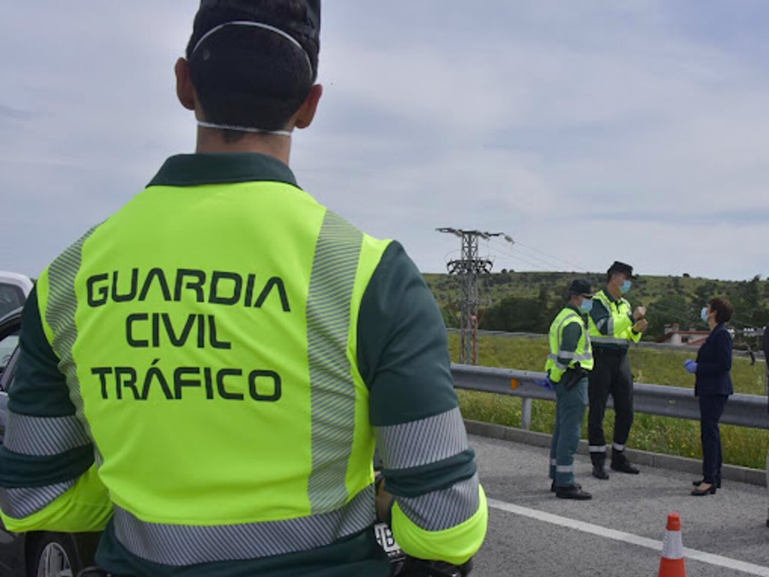 Así puedes identificar las furgonetas blancas de la DGT que te podrán multar con hasta 200 euros