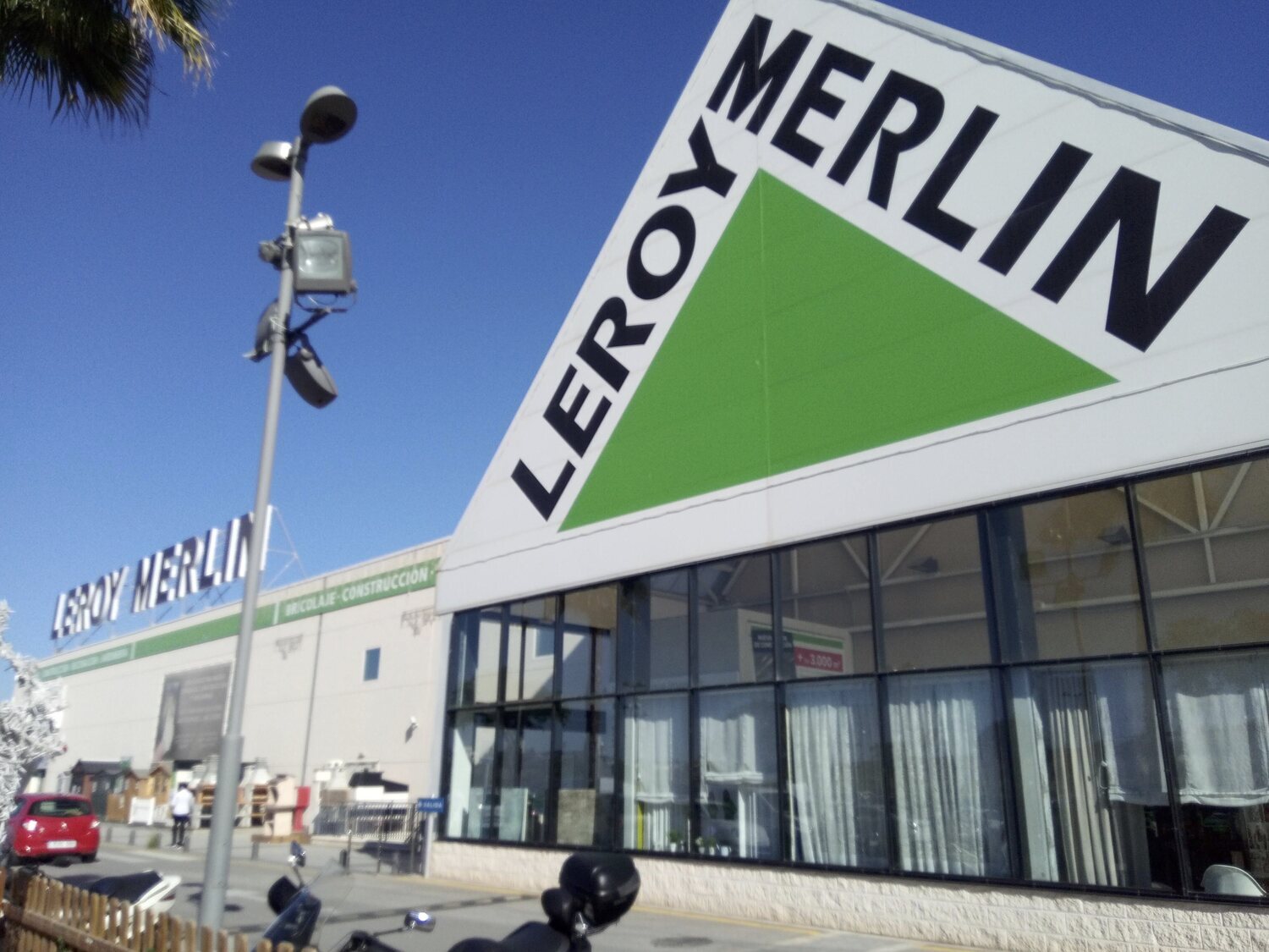 Leroy Merlin alerta del peligro de este producto: lo retira de todas sus tiendas y pide evitar su uso