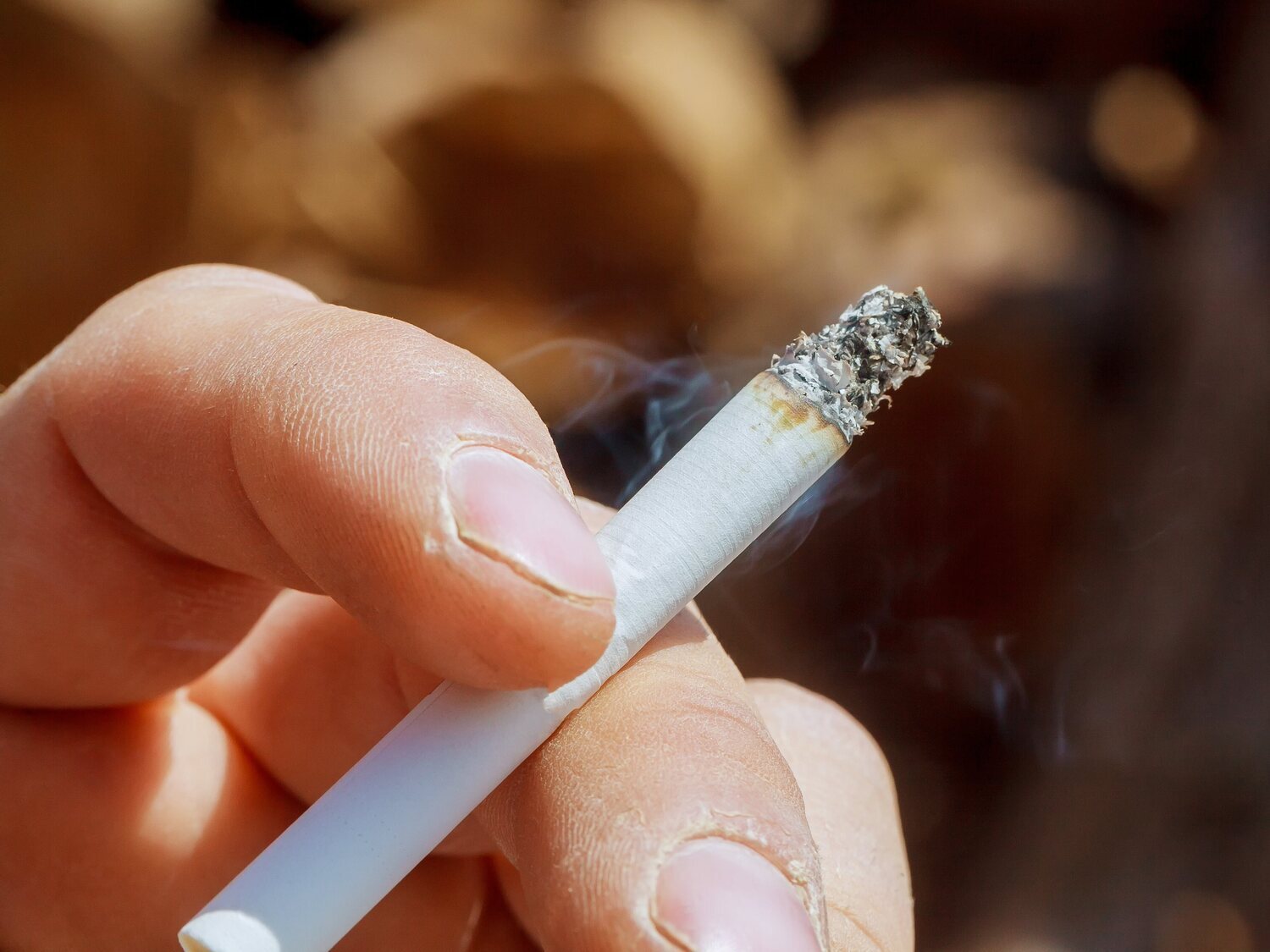 El Gobierno plantea la prohibición definitiva de fumar en todas las terrazas de bares y restaurantes