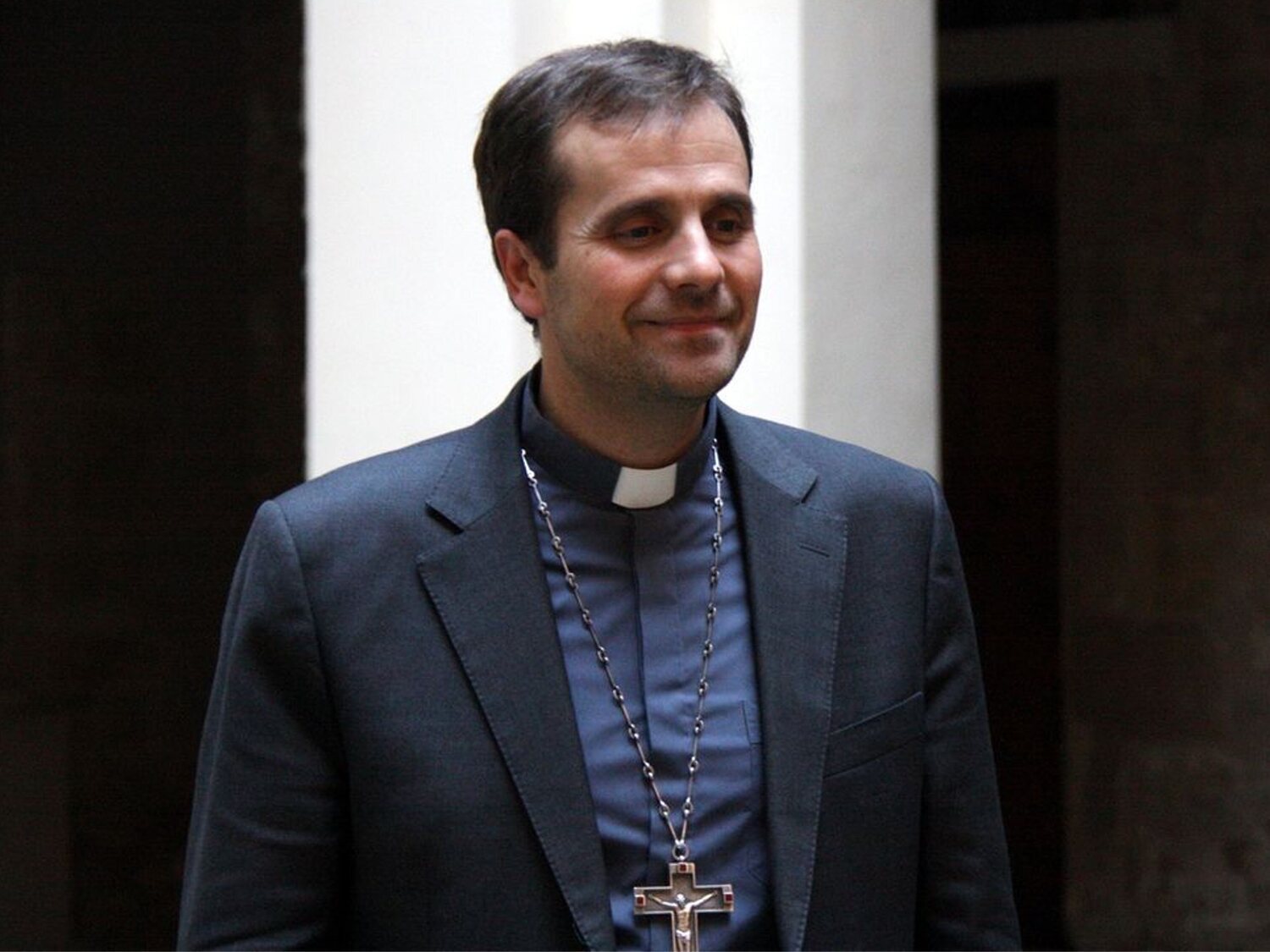 El obispo de Solsana, Xavier Novell, solicita casarse por lo civil con su novia
