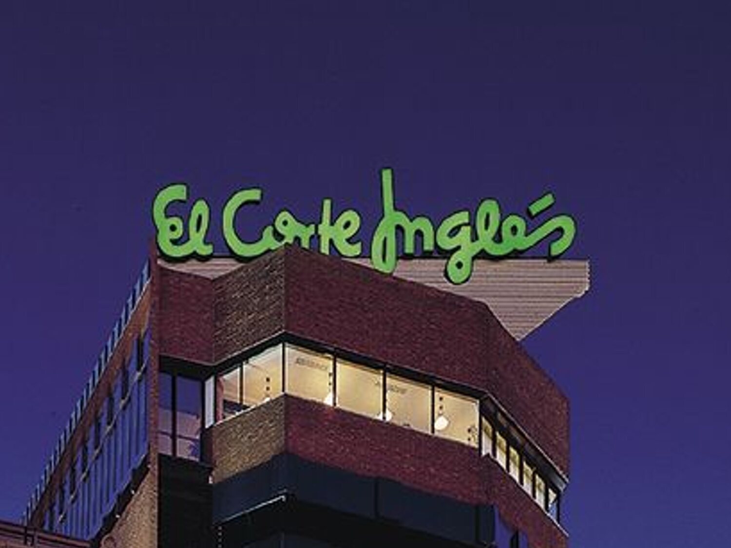 El Corte Inglés empieza a clausurar plantas de este emblemático centro comercial, que prepara su cierre definitivo