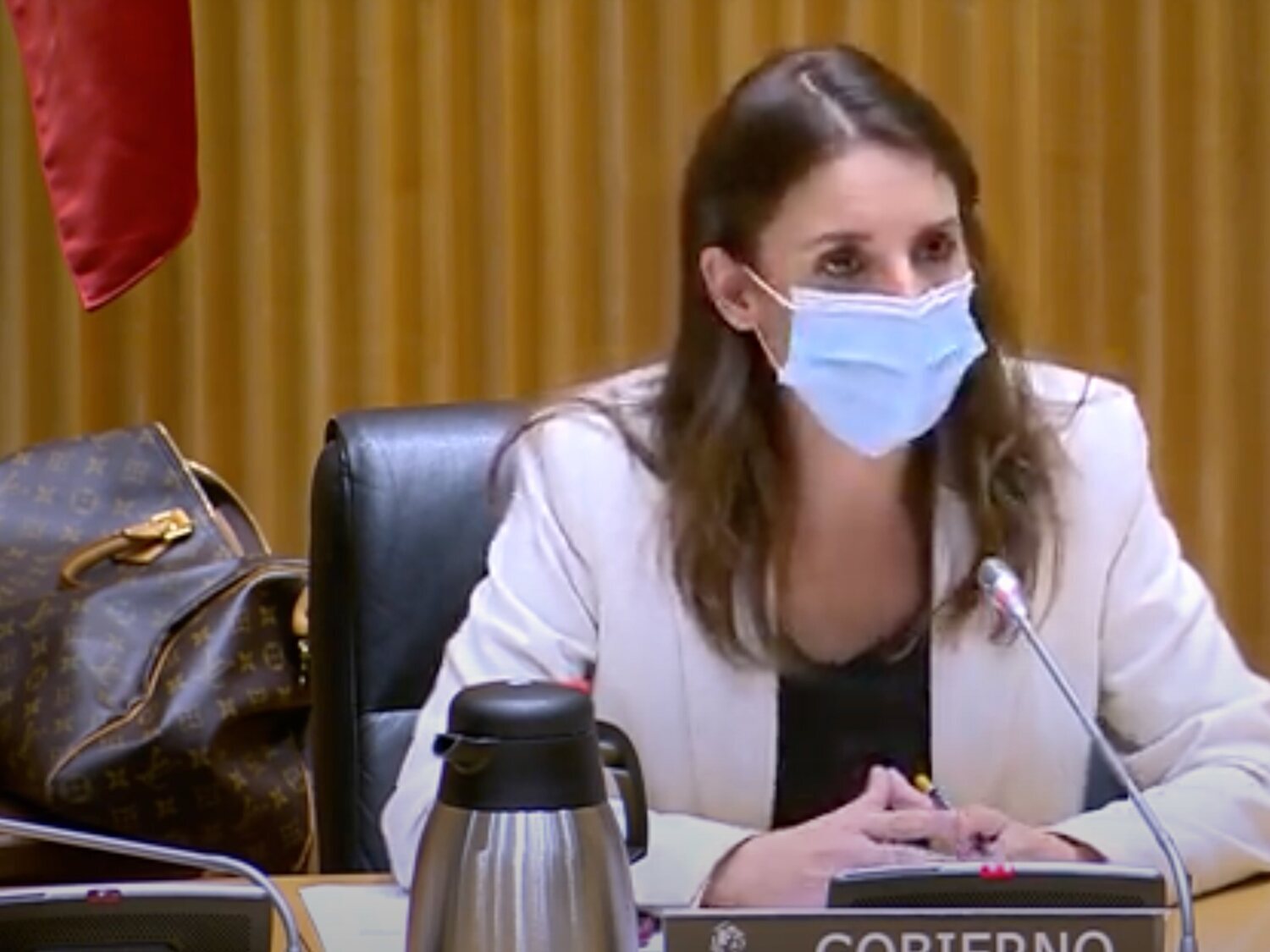 Bulo de la extrema derecha: Irene Montero no ha llevado un bolso de Louis Vuitton a la Comisión de Igualdad