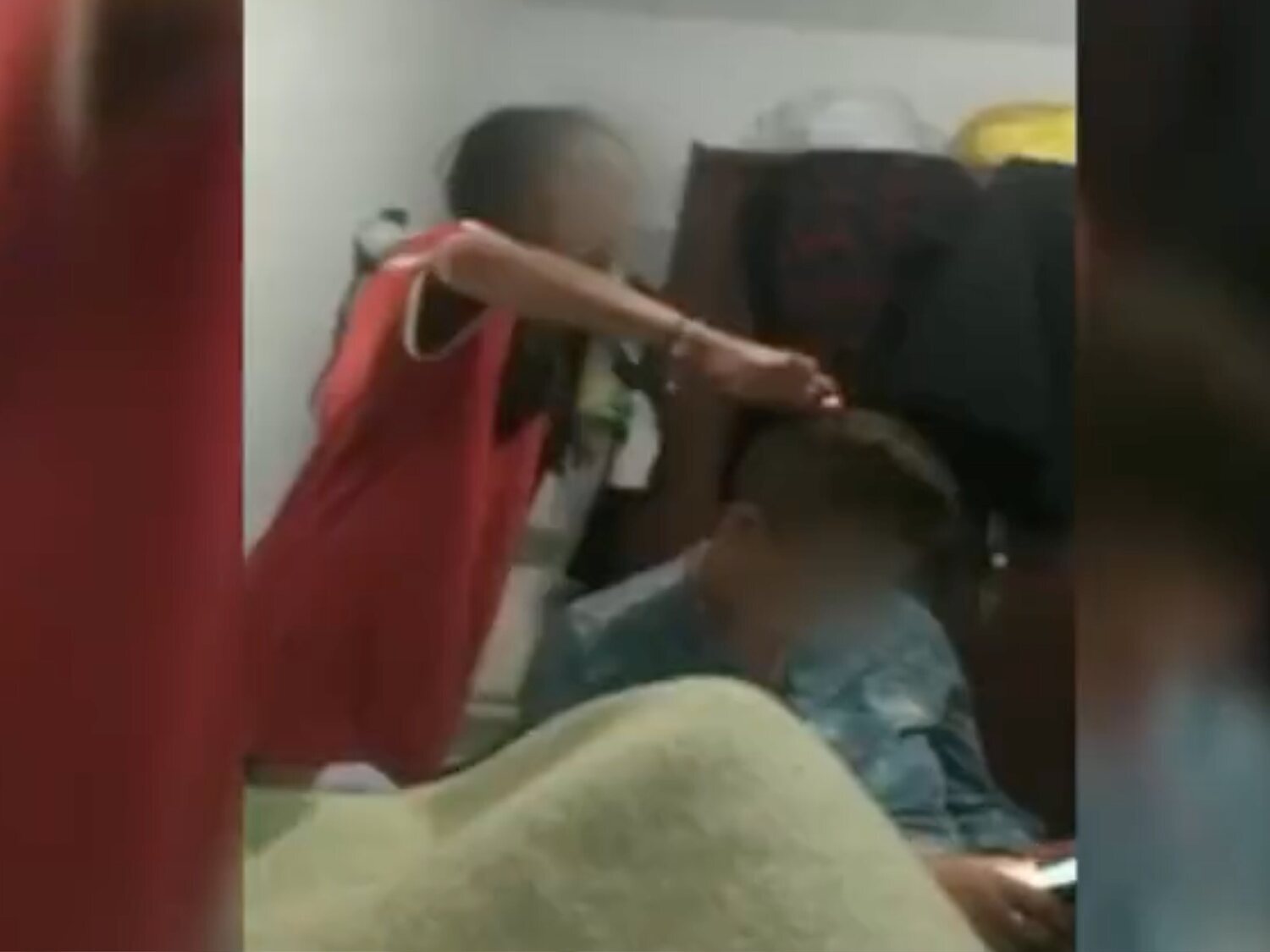 Dos adolescentes de 15 años, queman con un mechero y rapan a una mujer discapacitada de 65 años en Cádiz