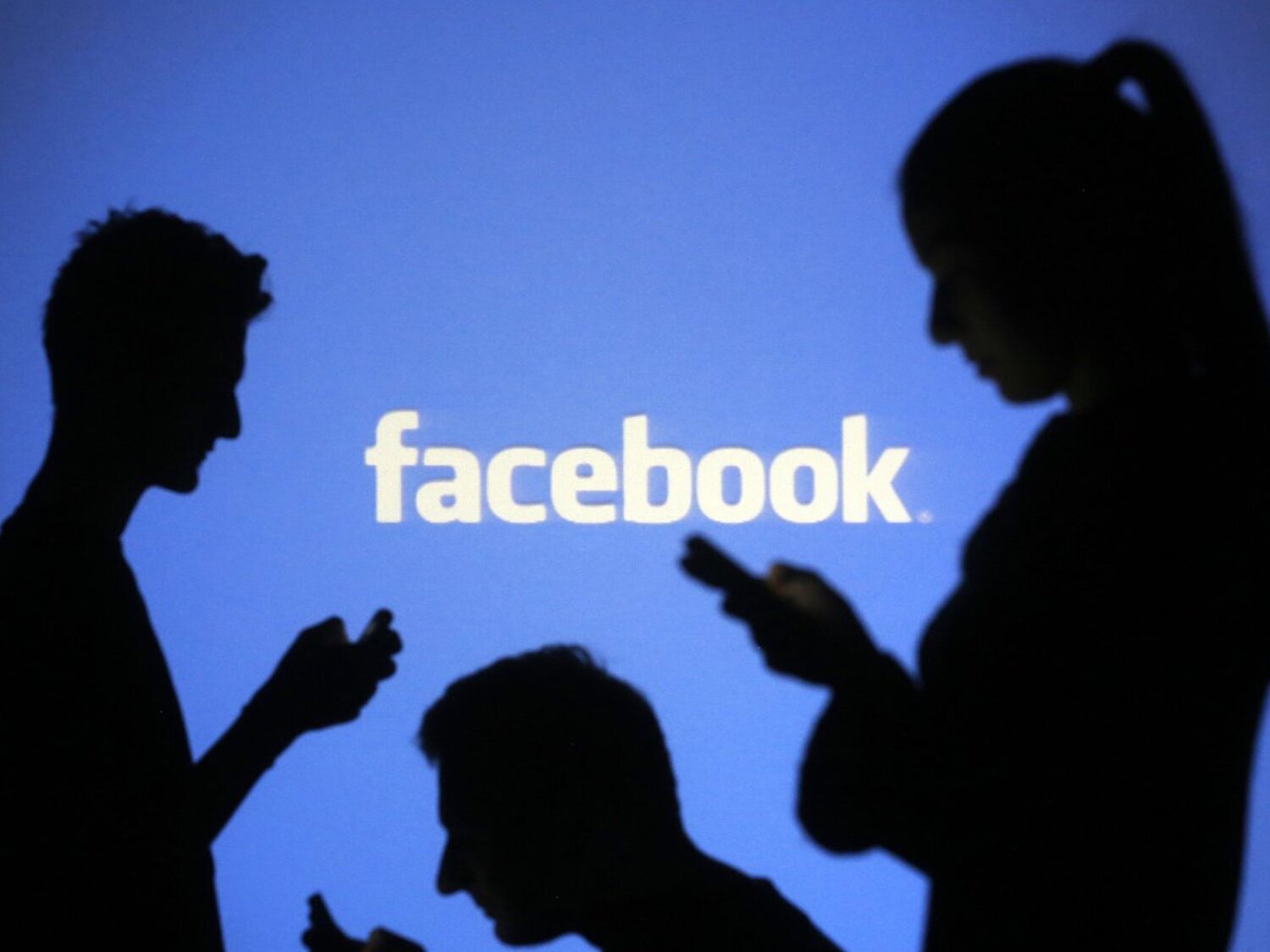 Facebook va a cambiar de nombre para lanzar su "metaverso"