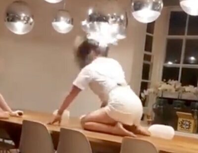 Revienta una lámpara de su alojamiento de Airbnb con la cabeza mientras hacía twerking sobre una mesa