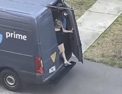 Despiden a un repartidor de Amazon tras grabar cómo salía una mujer de la parte trasera de su furgoneta